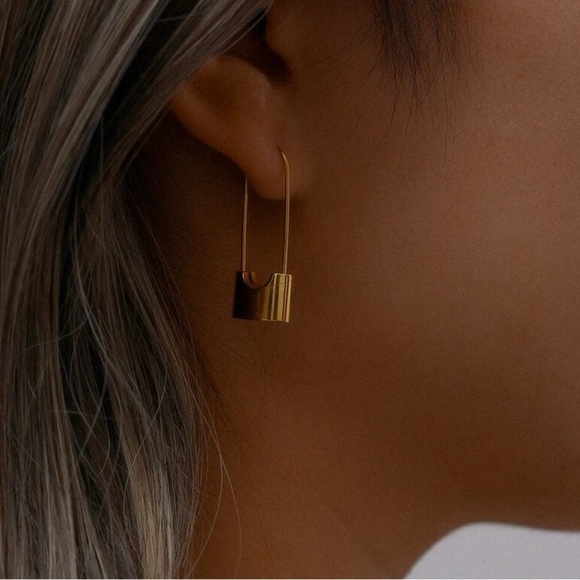 New 14k Gold Plated Lock Dangle Hoop Earrings - Picture 1 of 5